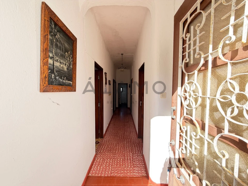 Moradia T4 para Venda em Salir Foto 4