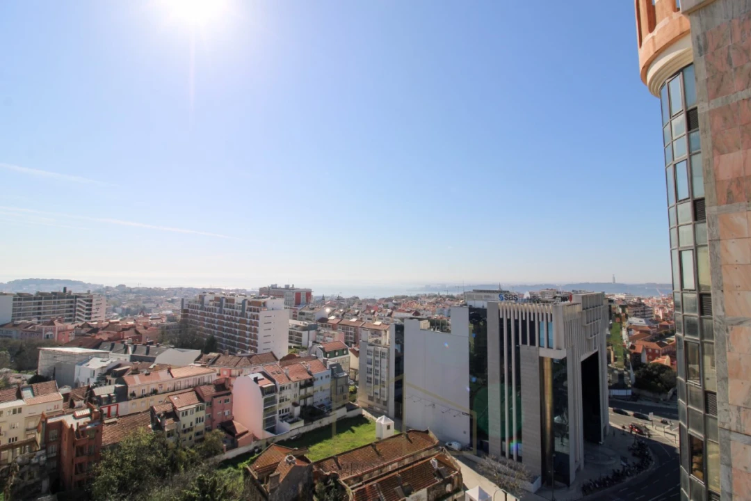 Apartamento T4 para Venda em Campo de Ourique Foto 1