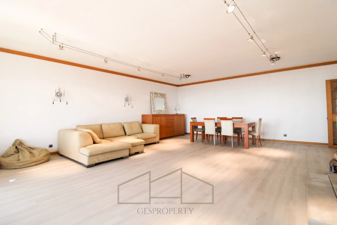 Apartamento T4 para Venda em Campo de Ourique Foto 12