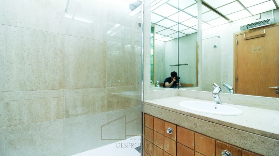 Apartamento T4 para Venda em Campo de Ourique Foto 32