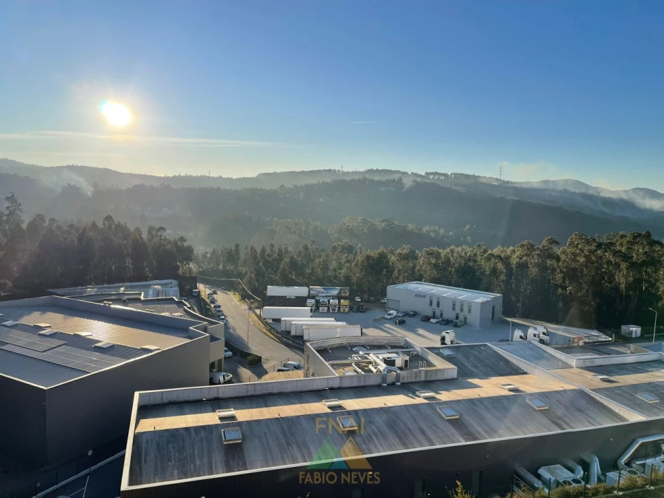 Armazém para Venda em Fornelos e Queijada Foto 3