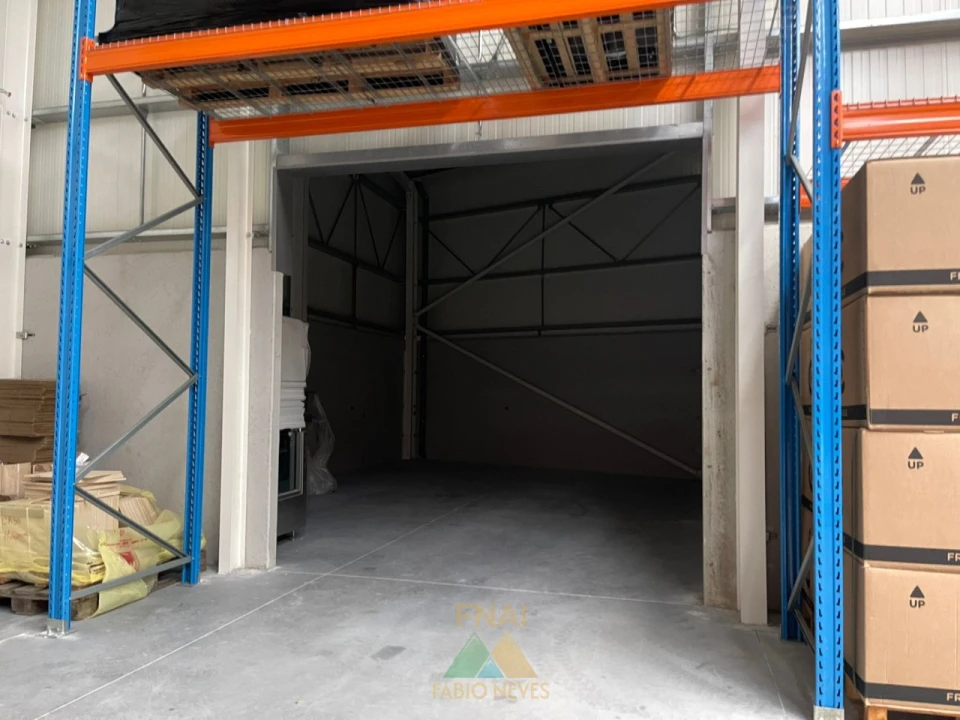 Armazém para Venda em Fornelos e Queijada Foto 15