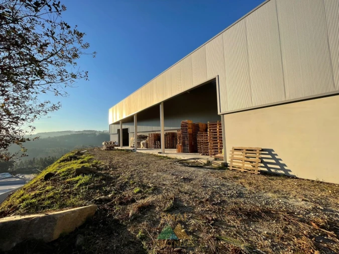 Armazém para Venda em Fornelos e Queijada Foto 2