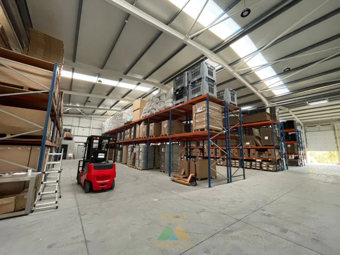 Armazém para Venda em Fornelos e Queijada Foto 1