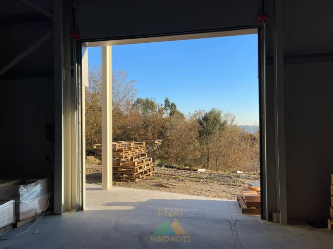 Armazém para Venda em Fornelos e Queijada Foto 14