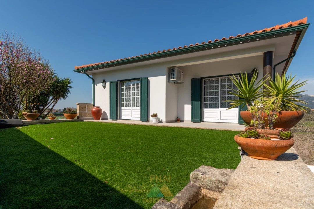 Moradia T5 para Venda em Ribeira Foto 2