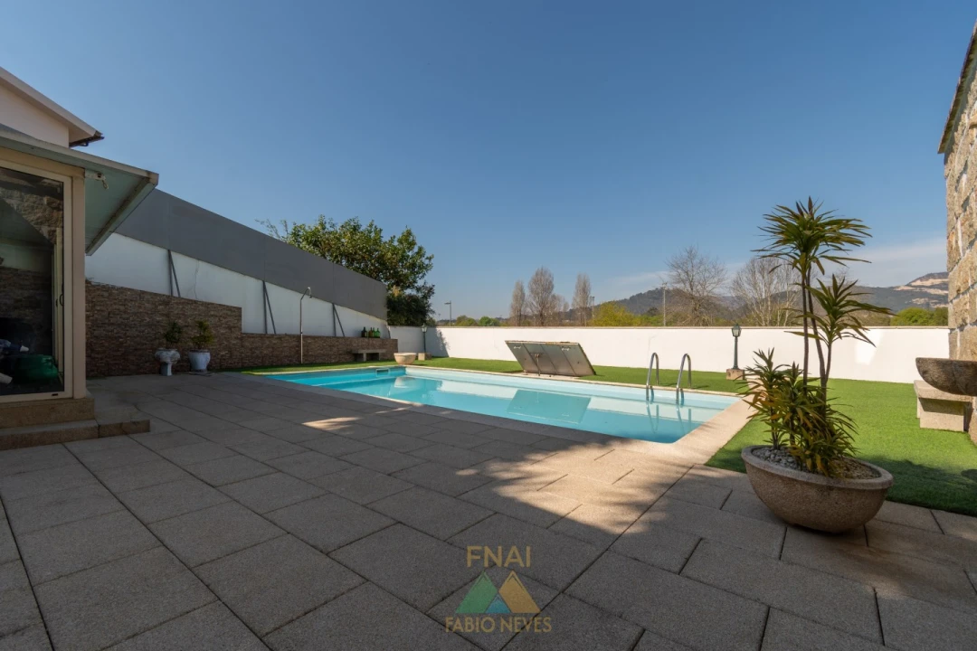 Moradia T5 para Venda em Ribeira Foto 18