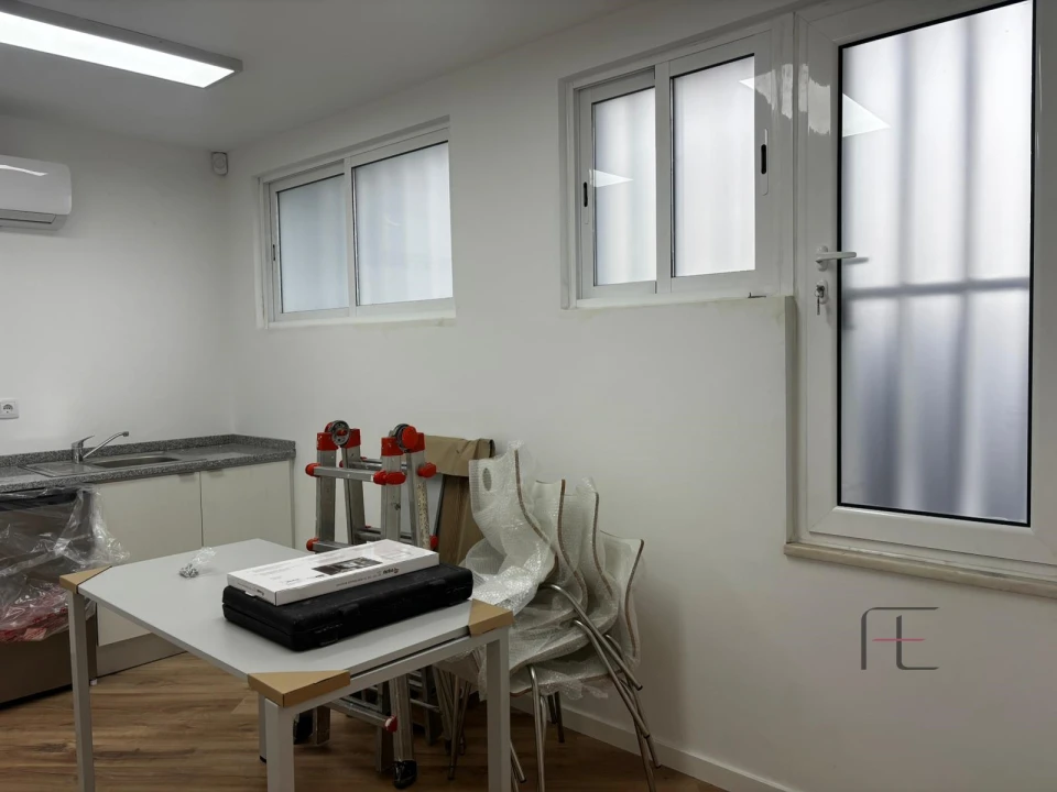 Loja para Arrendamento em Mafamude e Vilar do Paraíso Foto 33