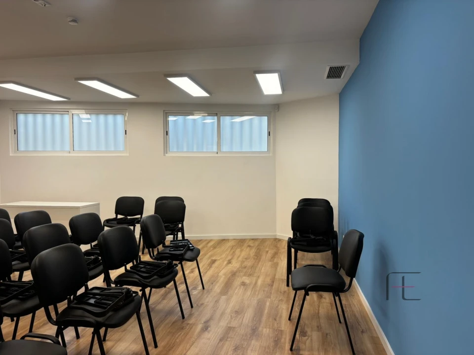 Loja para Arrendamento em Mafamude e Vilar do Paraíso Foto 4