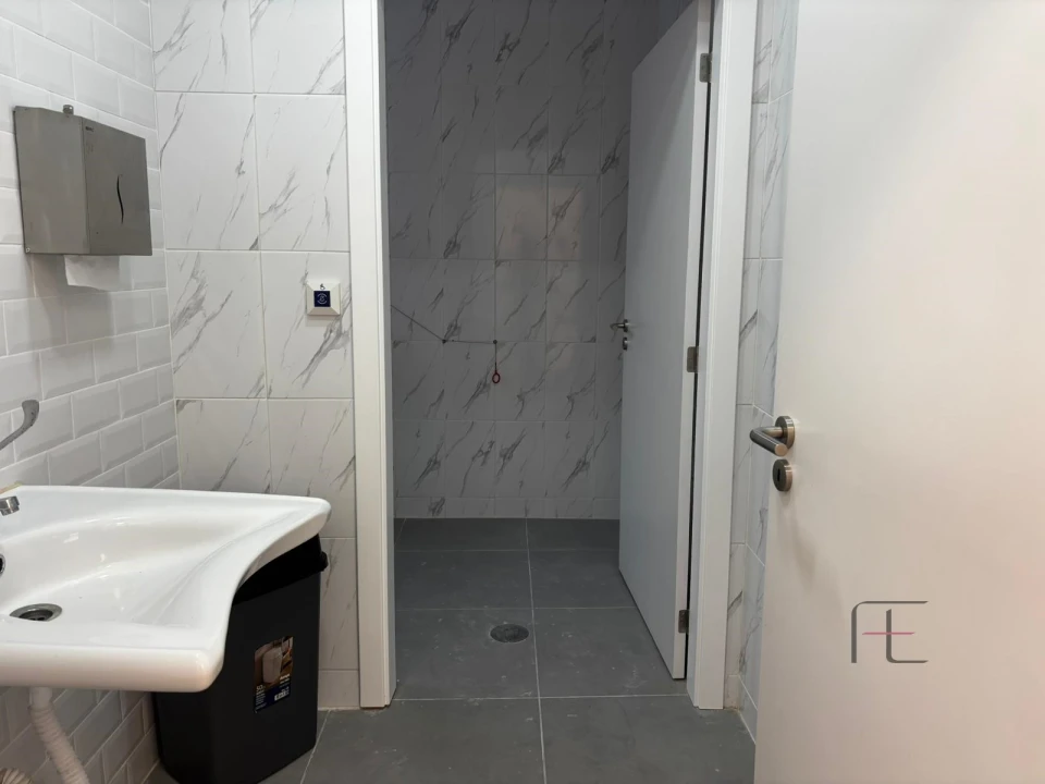 Loja para Arrendamento em Mafamude e Vilar do Paraíso Foto 25