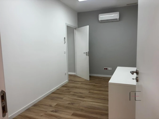 Loja para Arrendamento em Mafamude e Vilar do Paraíso Foto 13