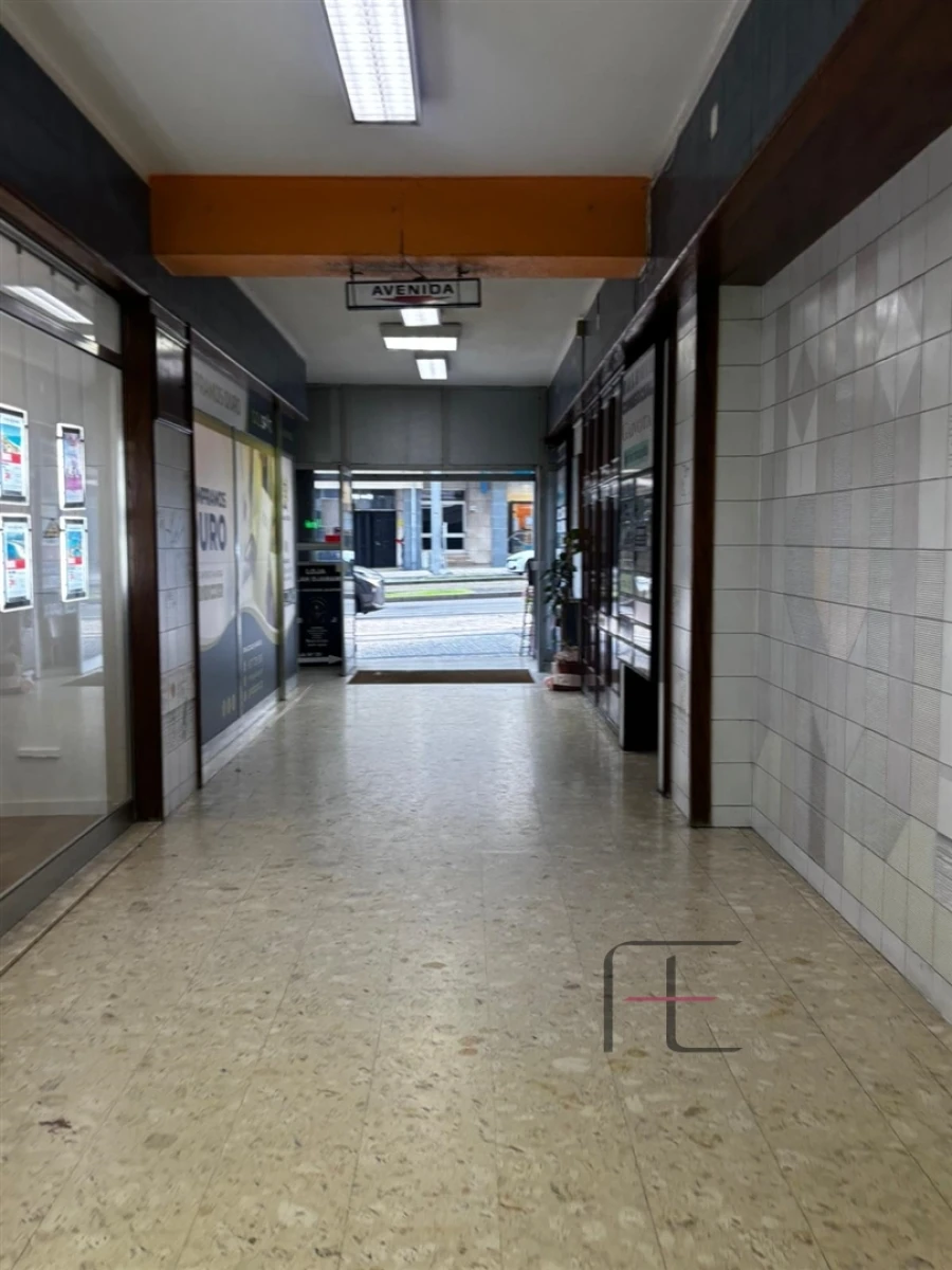 Loja para Arrendamento em Mafamude e Vilar do Paraíso Foto 42