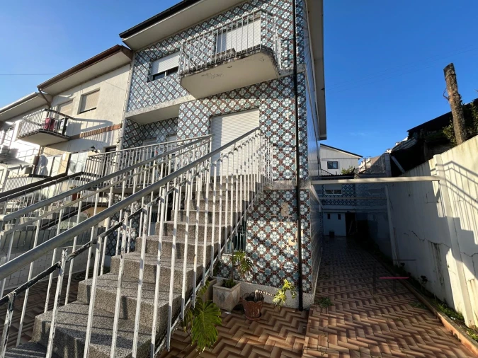 Moradia T5 para Venda em Rio Tinto Foto 2