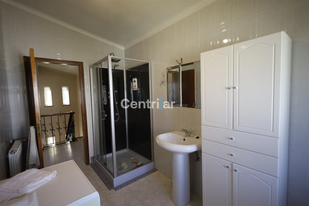 Moradia T4 para Venda em Freixiosa Foto 3