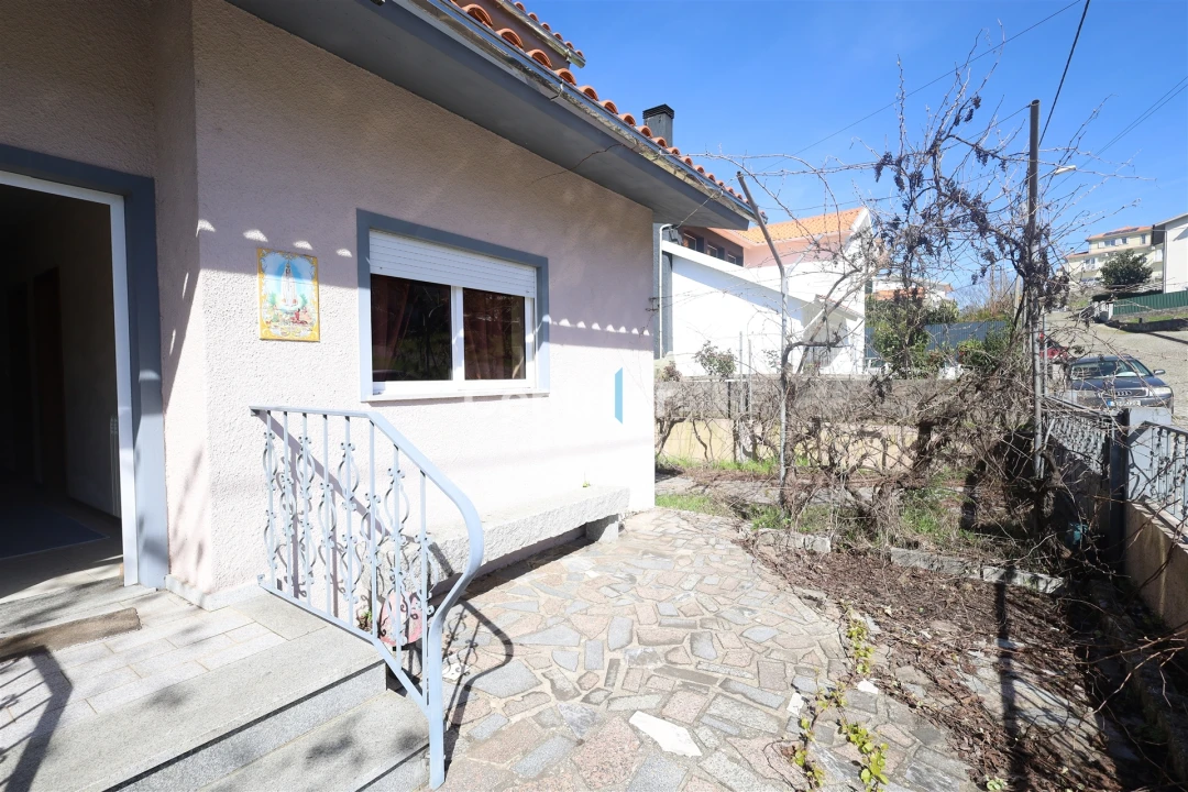 Moradia T4 para Venda em Freixiosa Foto 28