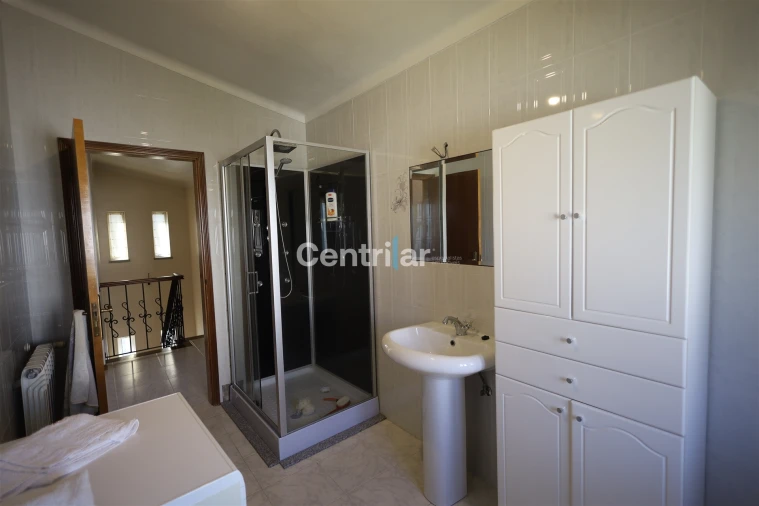 Moradia T4 para Venda em Freixiosa Foto 3