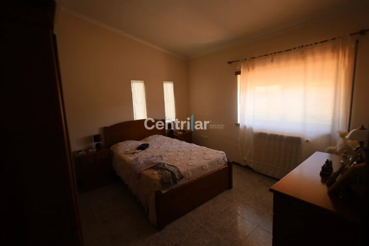 Moradia T4 para Venda em Freixiosa Foto 2