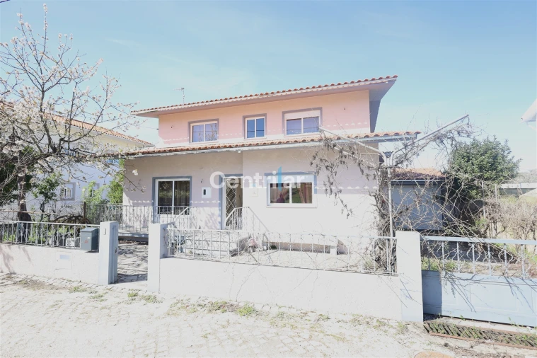 Moradia T4 para Venda em Freixiosa Foto 1