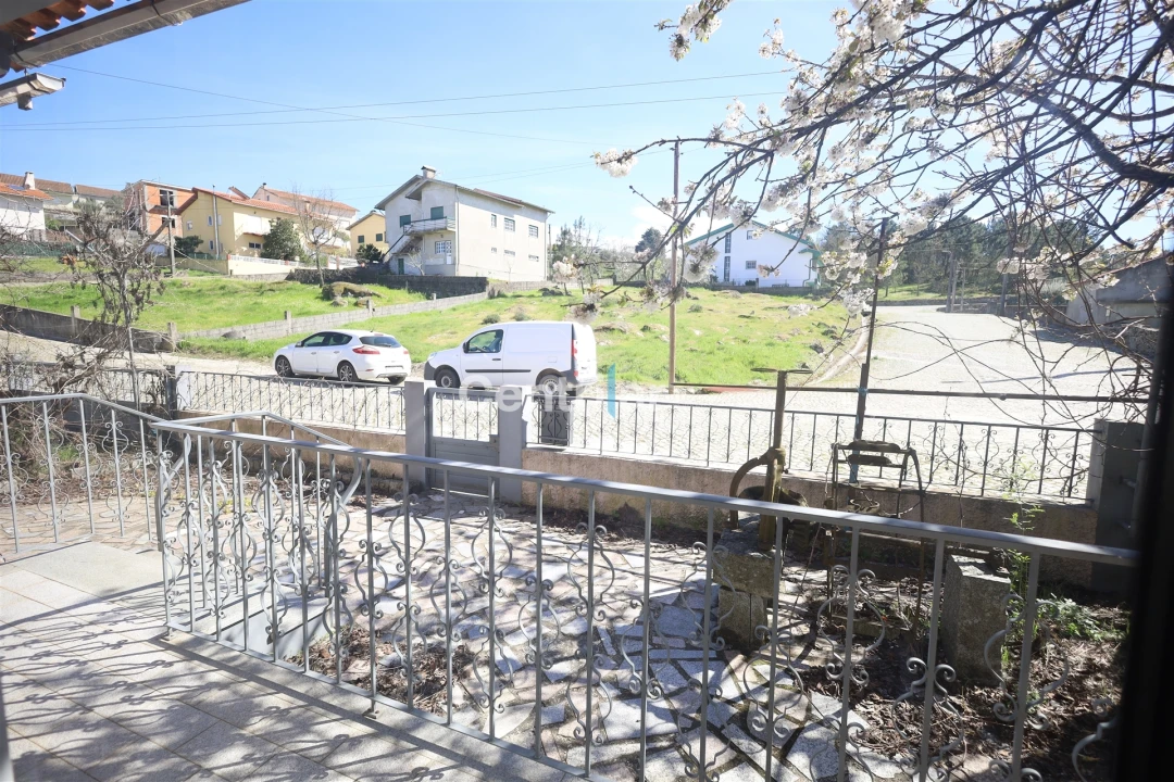 Moradia T4 para Venda em Freixiosa Foto 9