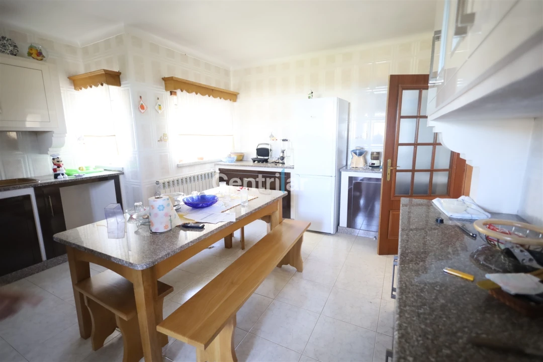 Moradia T4 para Venda em Freixiosa Foto 13