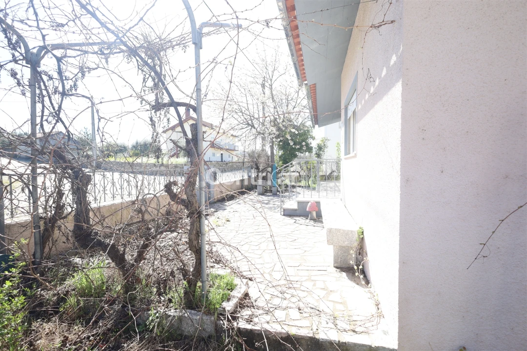 Moradia T4 para Venda em Freixiosa Foto 23