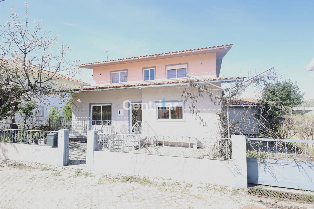 Moradia T4 para Venda em Freixiosa Foto 1