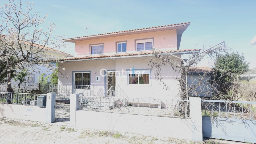 Moradia T4 para Venda em Freixiosa