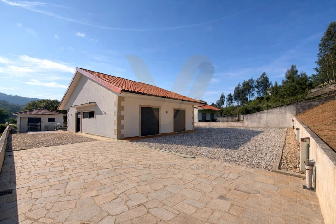 Moradia T3 para Venda em Rebordões (Santa Maria) Foto 3