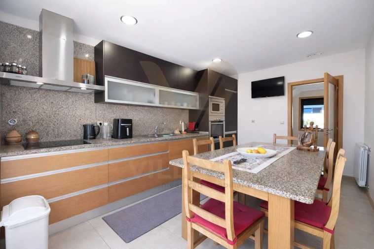 Moradia T3 para Venda em Rebordões (Santa Maria) Foto 11