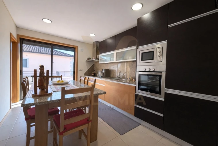 Moradia T3 para Venda em Rebordões (Santa Maria) Foto 12