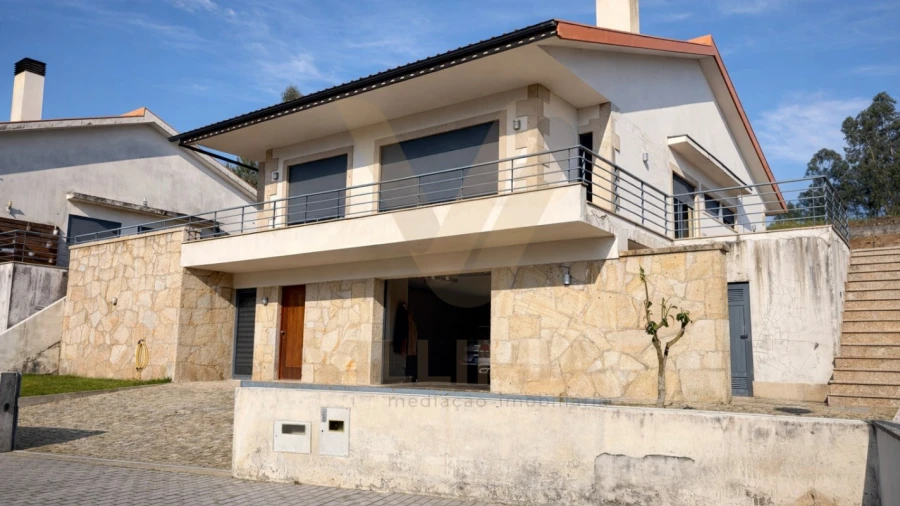 Moradia T3 para Venda em Rebordões (Santa Maria)