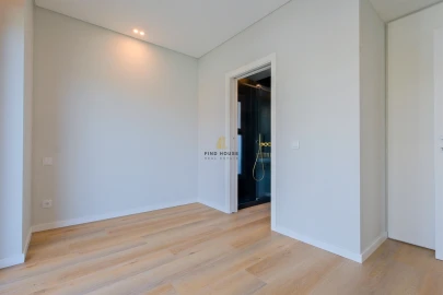 Moradia T5 para Venda em Carcavelos e Parede
