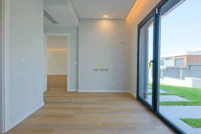 Moradia T5 para Venda em Carcavelos e Parede