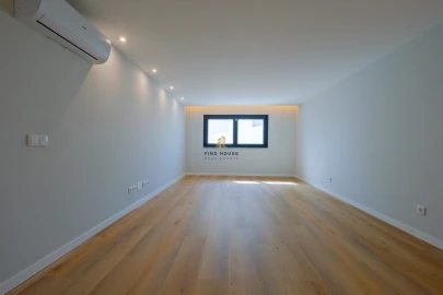 Moradia T5 para Venda em Carcavelos e Parede