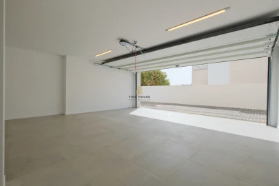 Moradia T5 para Venda em Carcavelos e Parede