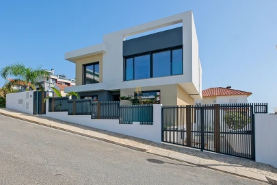 Moradia T5 para Venda em Carcavelos e Parede