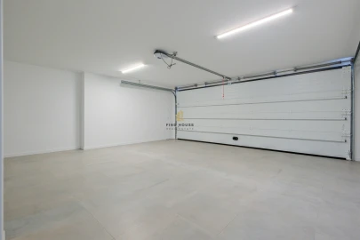 Moradia T5 para Venda em Carcavelos e Parede