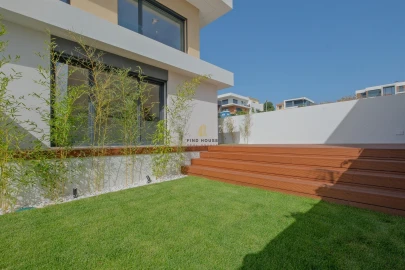 Moradia T5 para Venda em Carcavelos e Parede