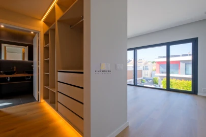 Moradia T5 para Venda em Carcavelos e Parede