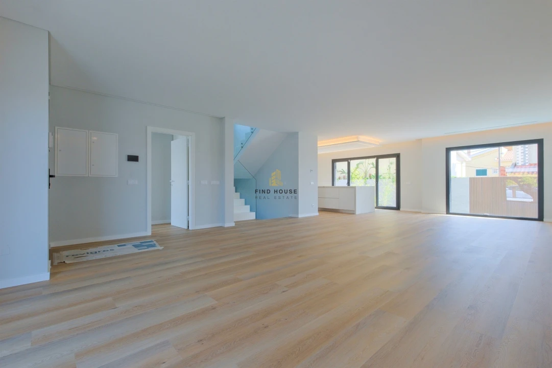 Moradia T5 para Venda em Carcavelos e Parede Foto 19