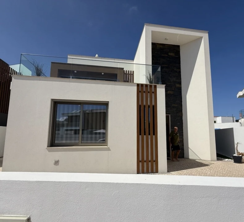 Moradia T4 para Venda em Tornada e Salir do Porto Foto 2