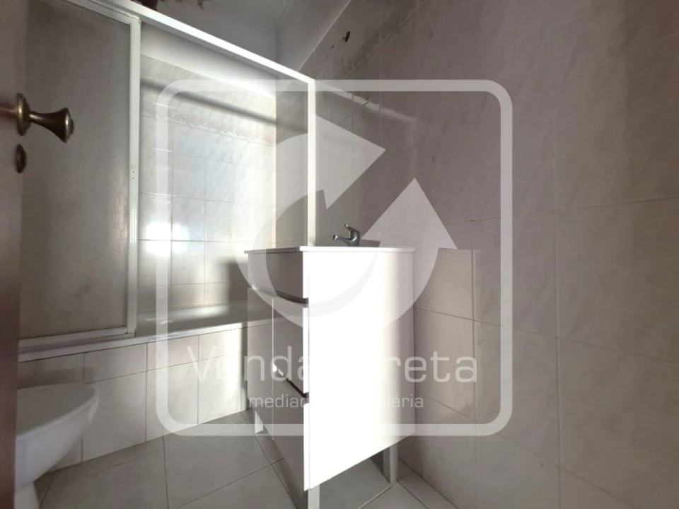 Apartamento T2 para Venda em Rio de Mouro Foto 11