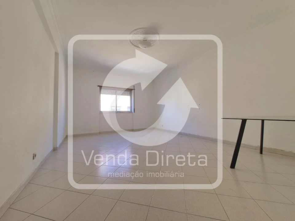 Apartamento T2 para Venda em Rio de Mouro Foto 9