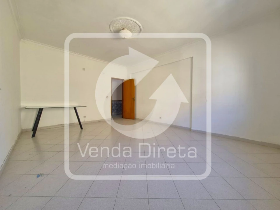 Apartamento T2 para Venda em Rio de Mouro Foto 10
