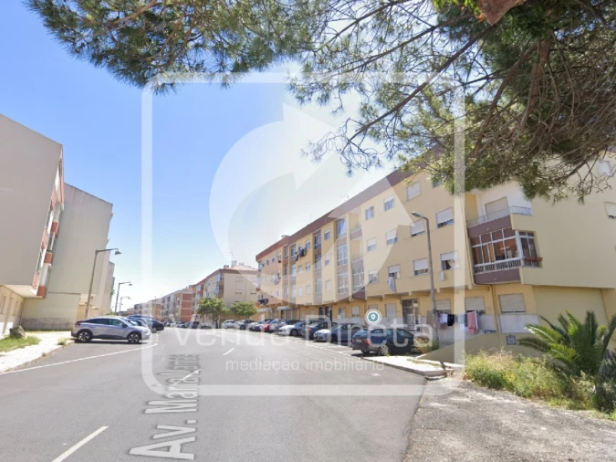 Apartamento T2 para Venda em Rio de Mouro Foto 24