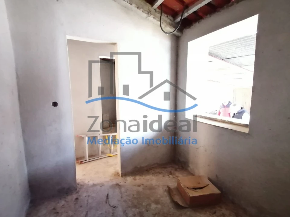 Moradia T2 para Venda em Abrigada e Cabanas de Torres Foto 6