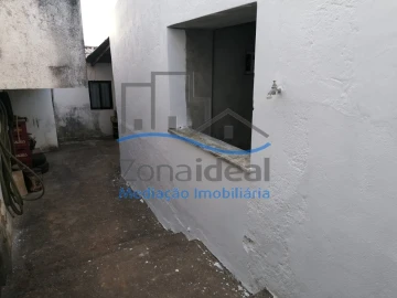 Moradia T2 para Venda em Abrigada e Cabanas de Torres