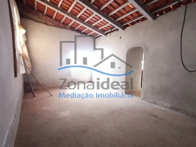 Moradia T2 para Venda em Abrigada e Cabanas de Torres Foto 2