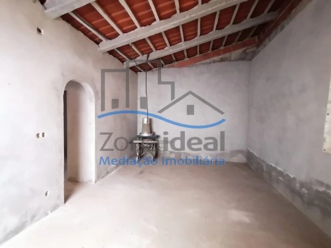 Moradia T2 para Venda em Abrigada e Cabanas de Torres Foto 3