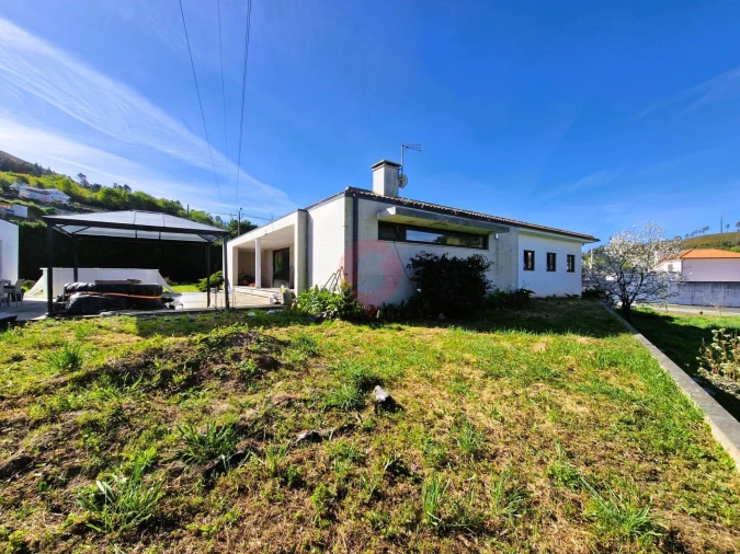 Moradia T3 para Venda em Longos Vales Foto 11